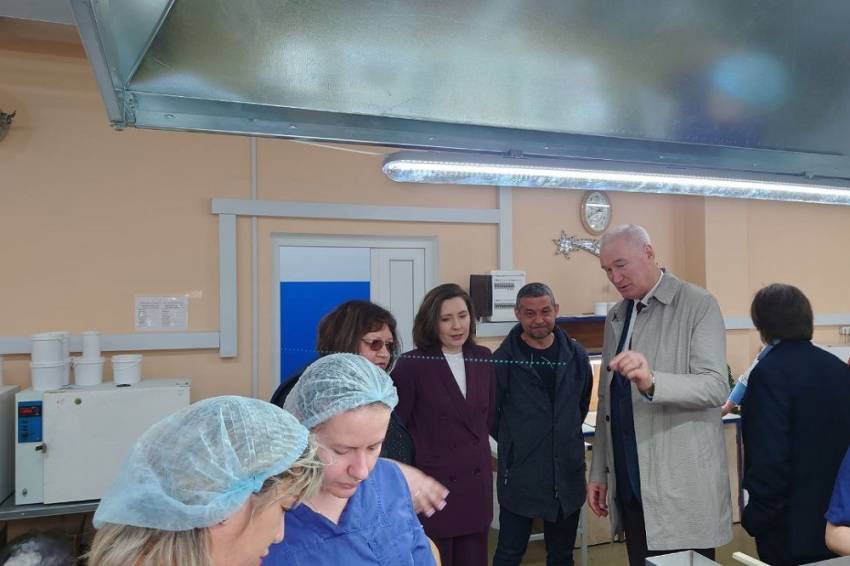 Ректор НИУ «БелГУ» посетила производственные цеха завода «ВладМиВа»